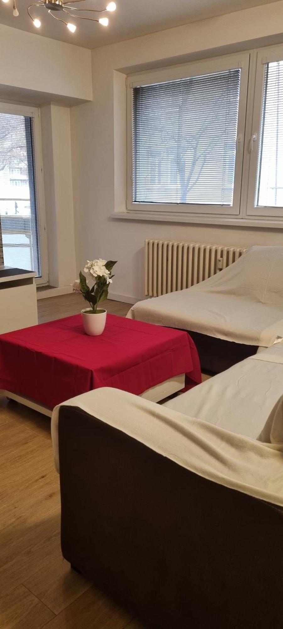 Huge Apartment Next To Train Station Close To The City Center براتسيلافا المظهر الخارجي الصورة