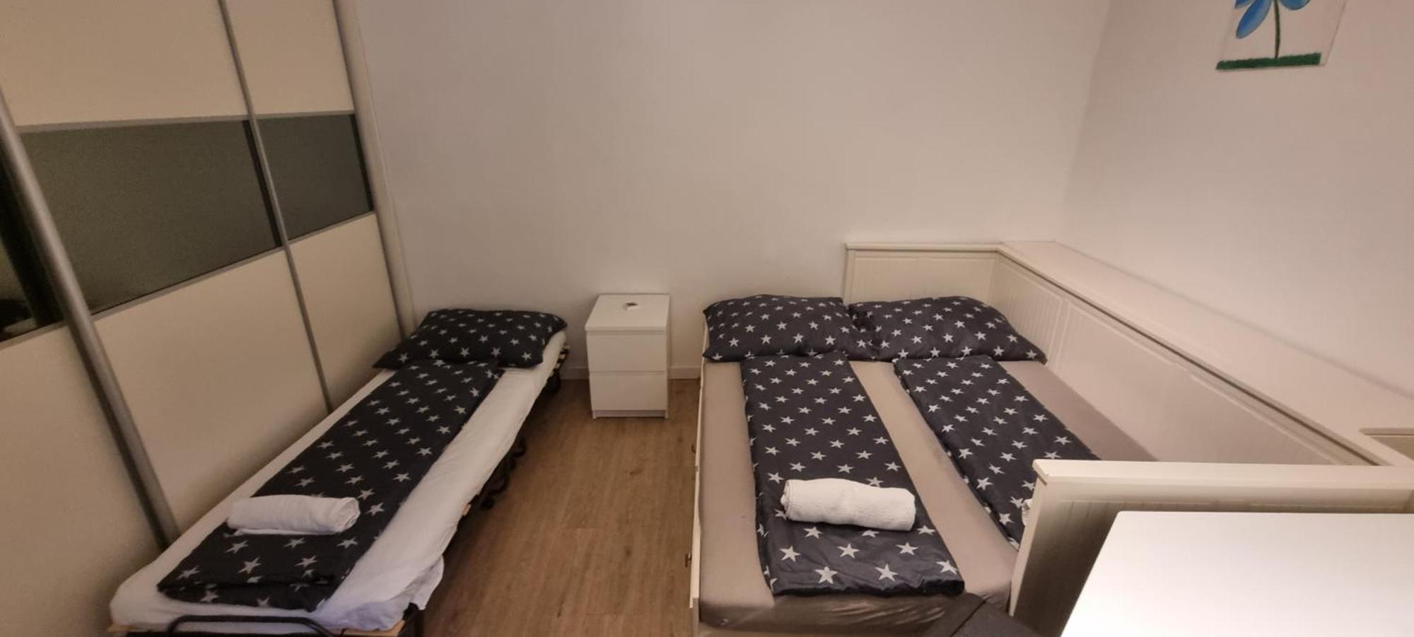 Huge Apartment Next To Train Station Close To The City Center براتسيلافا المظهر الخارجي الصورة