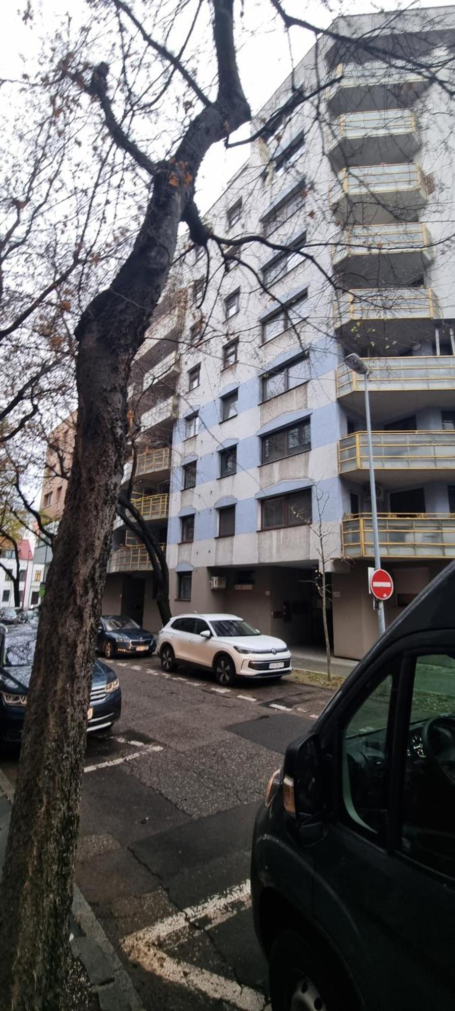 Huge Apartment Next To Train Station Close To The City Center براتسيلافا المظهر الخارجي الصورة