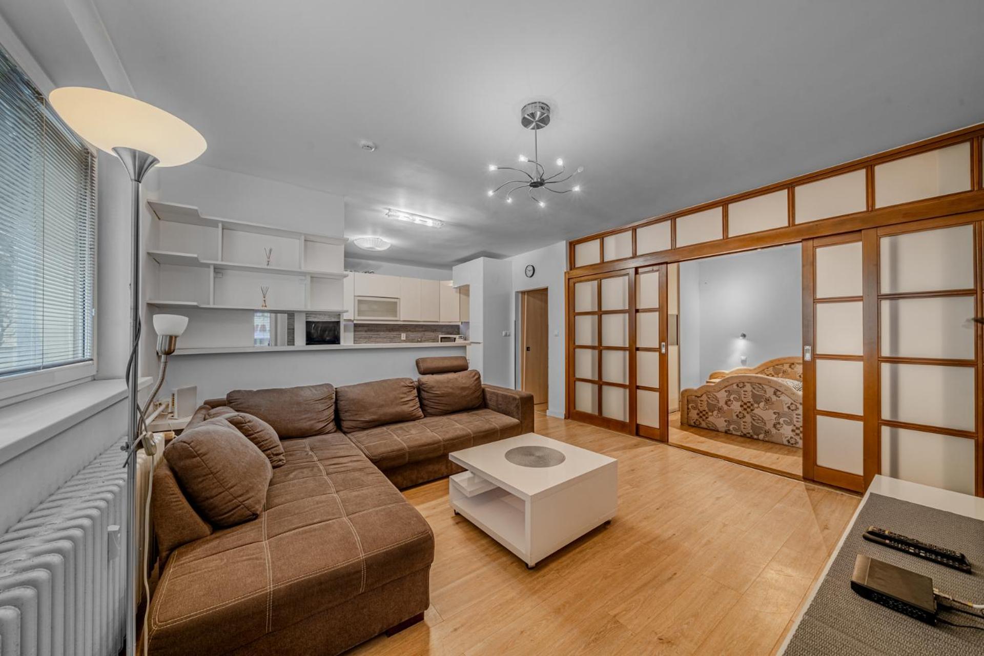Huge Apartment Next To Train Station Close To The City Center براتسيلافا المظهر الخارجي الصورة