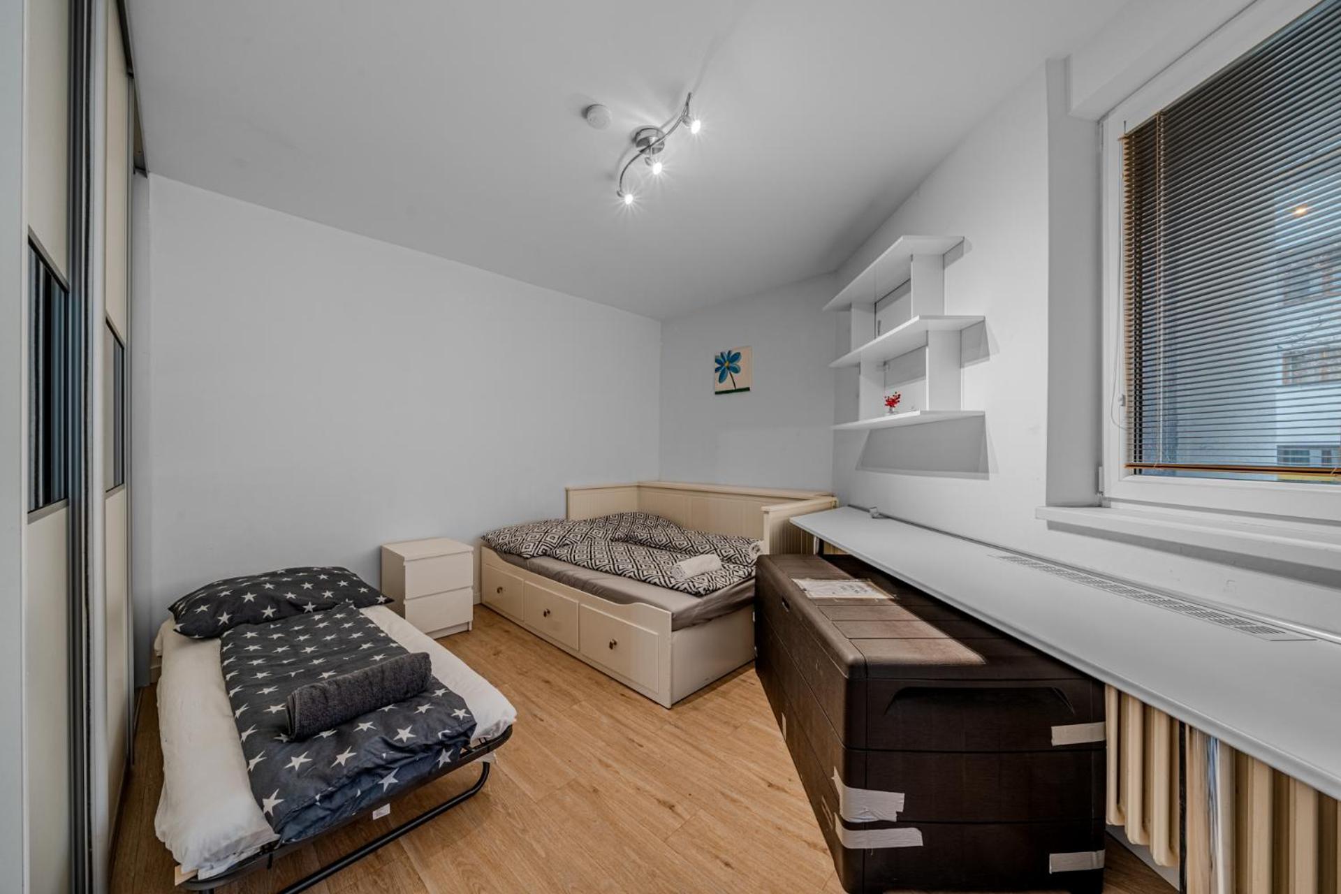 Huge Apartment Next To Train Station Close To The City Center براتسيلافا المظهر الخارجي الصورة