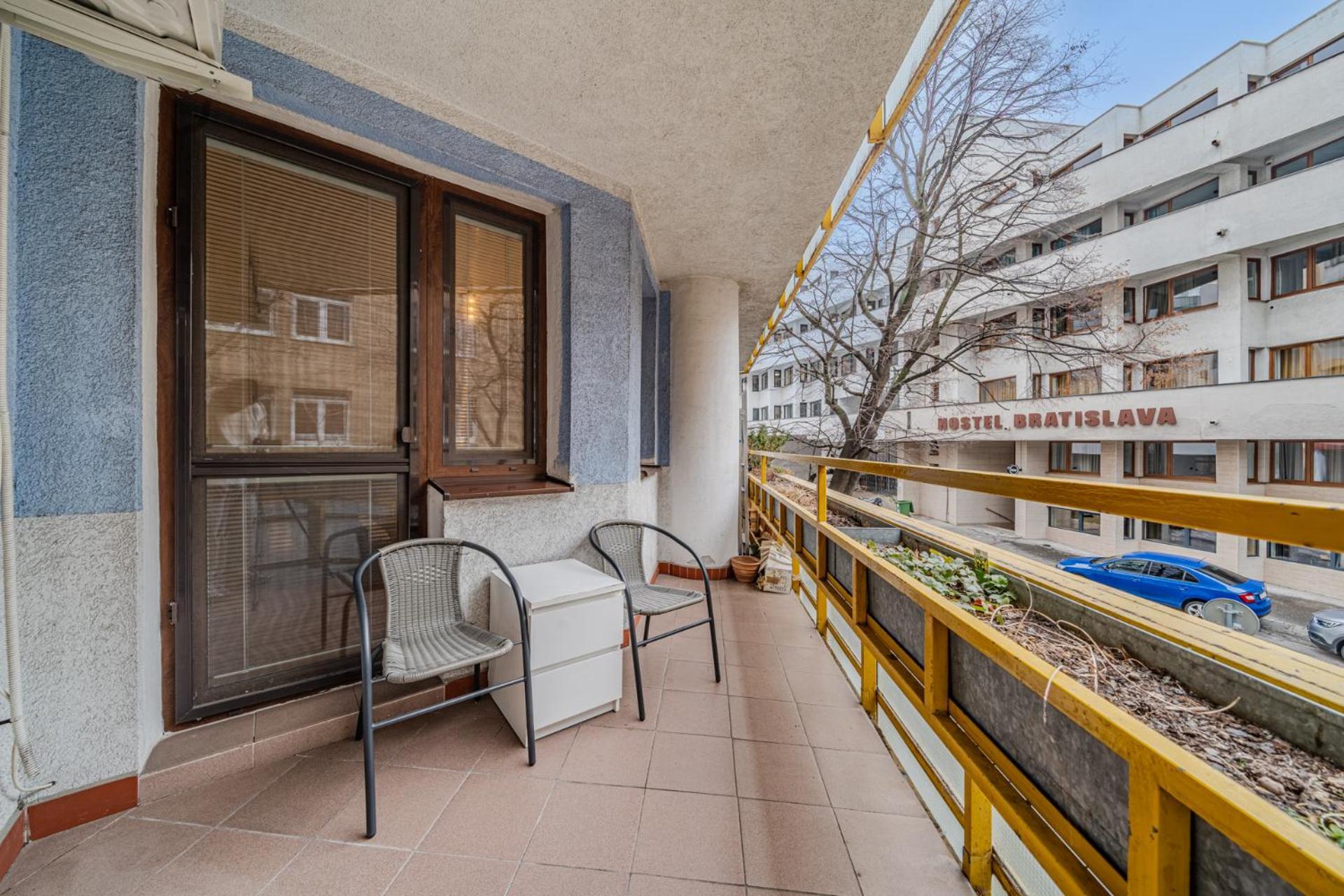 Huge Apartment Next To Train Station Close To The City Center براتسيلافا المظهر الخارجي الصورة